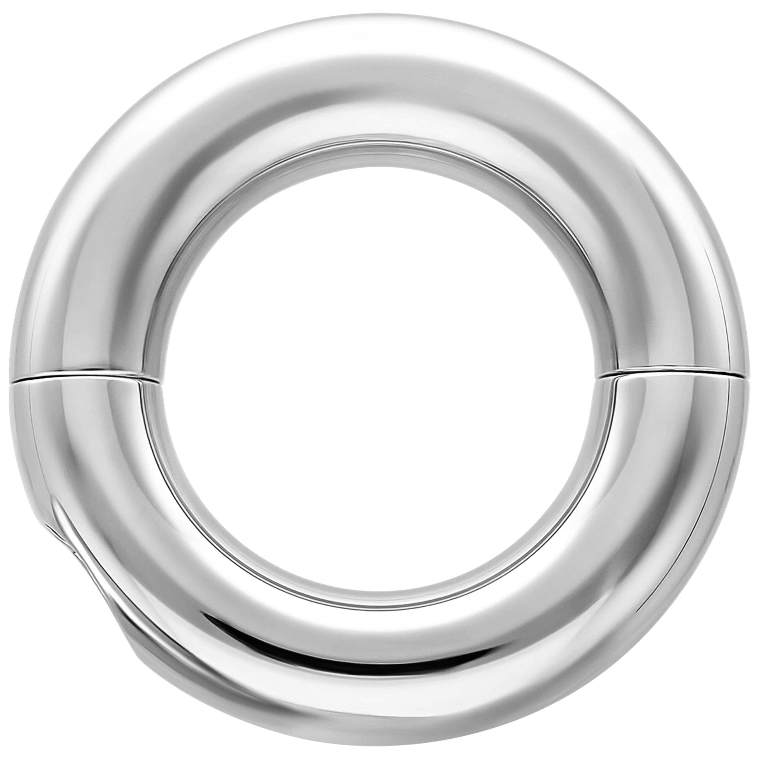 Silberner Ring aus Chirurgenstahl 316L auf weißem Hintergrund