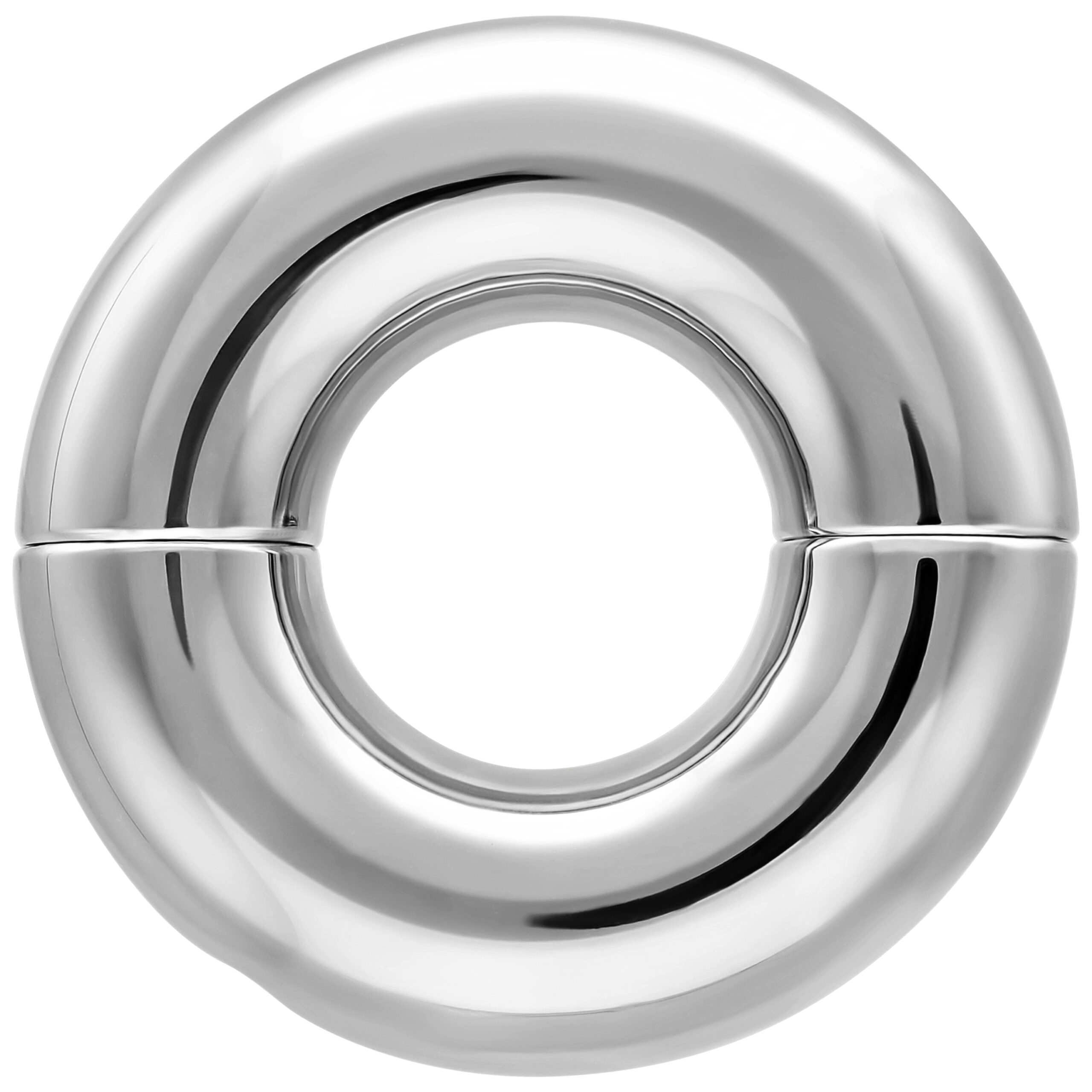Silberner Intimring aus glänzendem Chirurgenstahl vor weißem Hintergrund