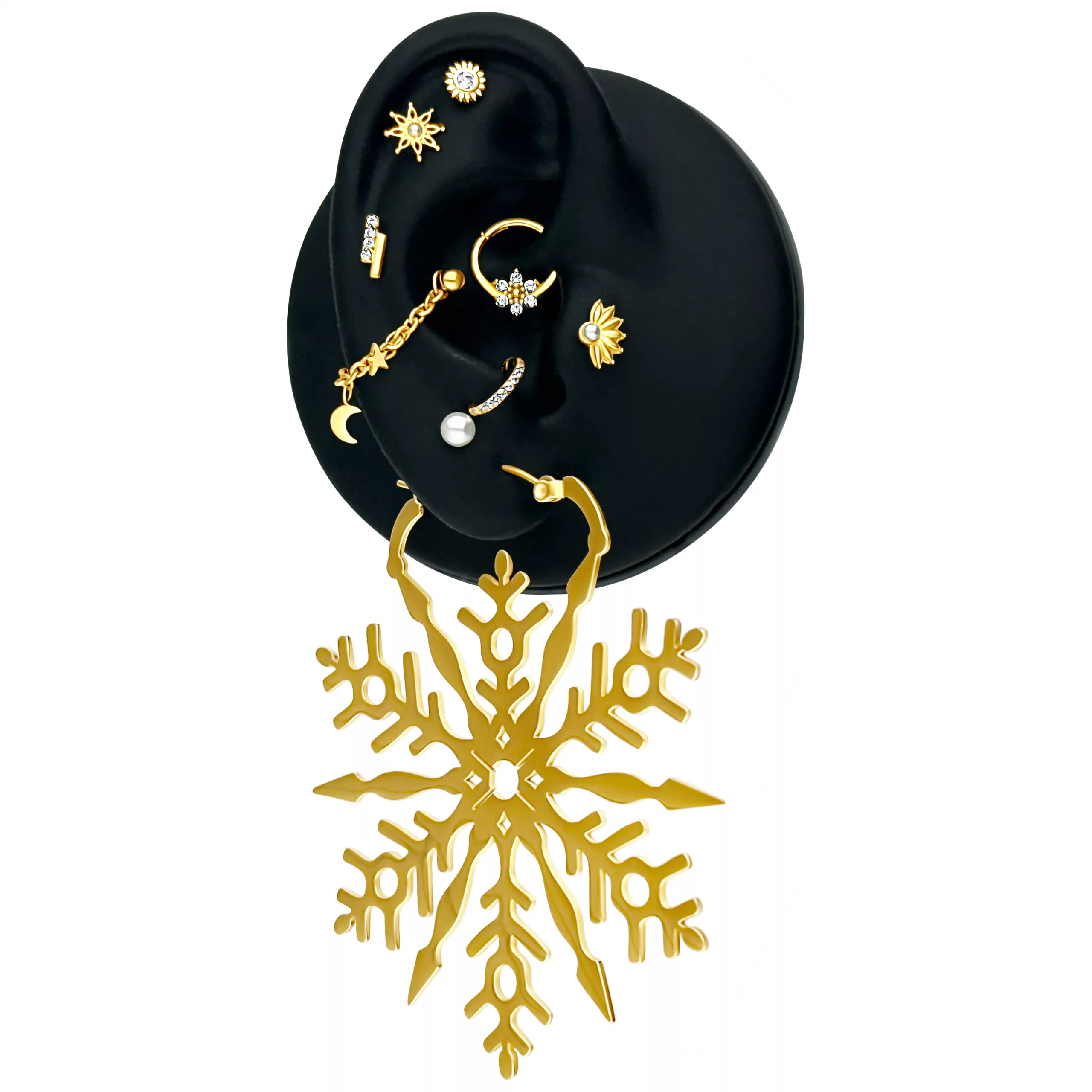 Goldene Piercingkette mit Mond- und Sternenmotiven auf schwarzem Ohrdisplay