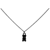 Schwarze Kette mit Gummibärchen-Anhänger aus Chirurgenstahl auf weißem Hintergrund