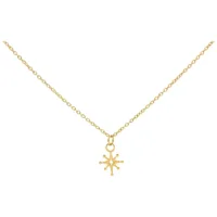 Goldene Kette mit Polarstern-Anhänger auf weißem Hintergrund