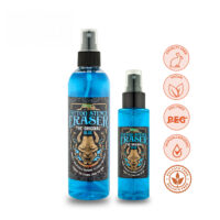 Zwei blaue Flaschen Aloe Tattoo Stencil Eraser mit Sprühkopf auf weißem Hintergrund