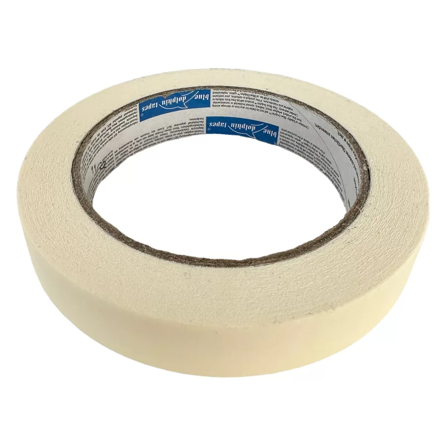 Beiges Klebeband auf weißem Hintergrund, Rolle mit blauem Innenetikett