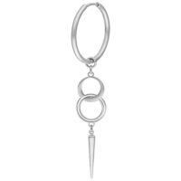 Silberne Ohrringe mit zwei Ringen und spitzem Anhänger vor weißem Hintergrund