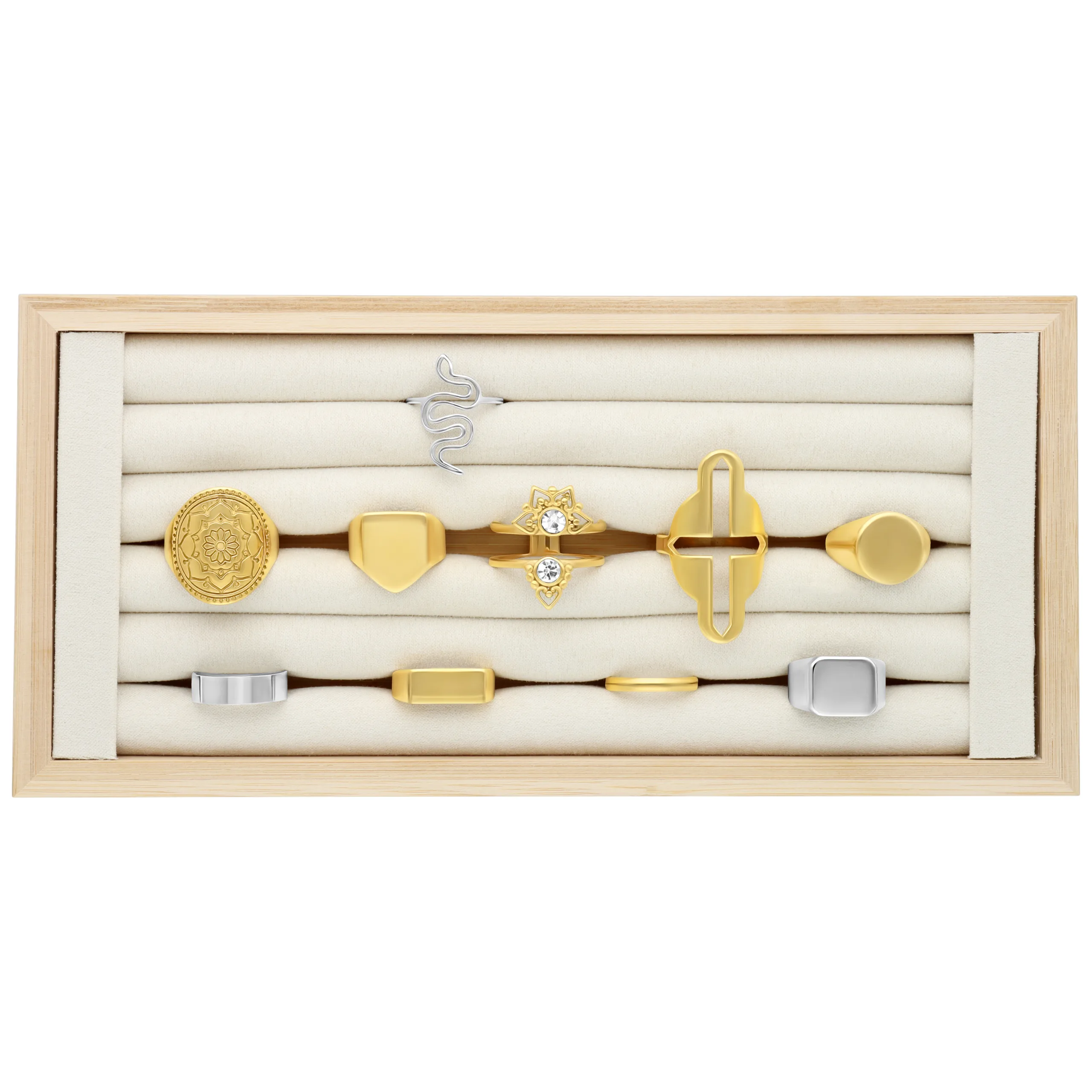 Schwarzer Ring Display mit verschiedenen Ringen auf weißem Hintergrund