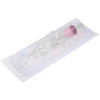 Durchsichtige Tattoo-Nadelkassette mit rosafarbenem Griff auf weißem Hintergrund