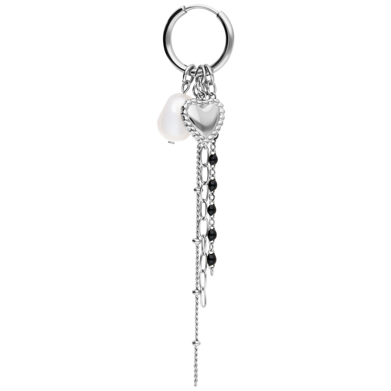 Bubble Heart Hoops mit Perle in Silber Silberner Ohrring mit Herzanhänger und Perle auf weißem Hintergrund