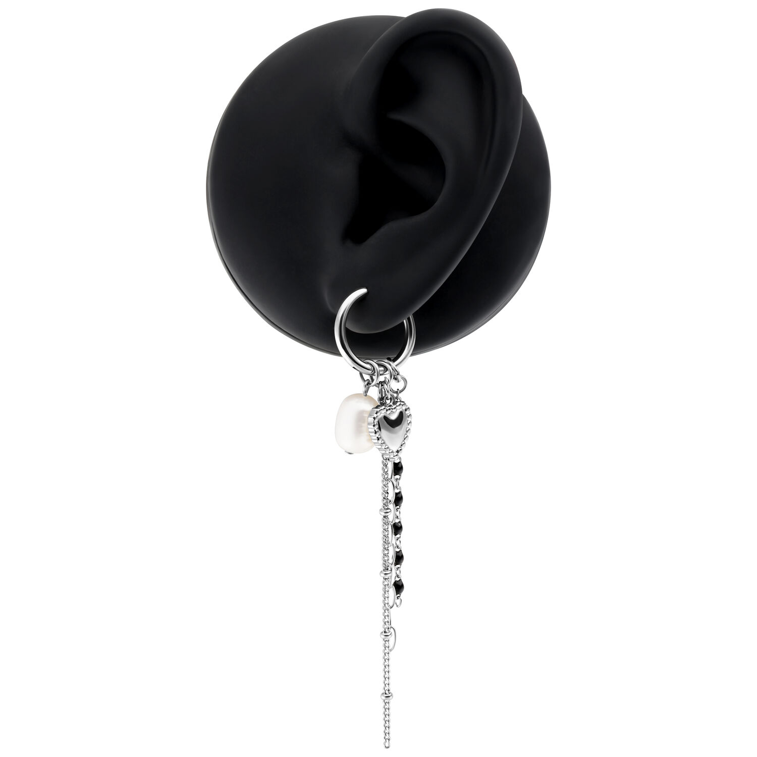 Bubble Heart Hoops mit Perle in Silber Silberne Ohrringe mit Herzanhänger und Perle an schwarzem Ohrmodell