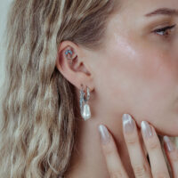 Ohr mit silbernem Push Fit Aufsatz, Lavendel und Türkis Kristallen