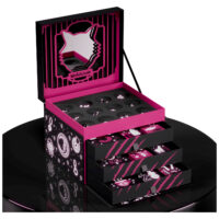 Wildcat Adventskalender 2025 mit Schmuck Schwarze und pinke Schmuckbox mit geöffnetem Deckel, gefüllt mit Piercings auf schwarzem Hintergrund