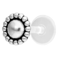 Silberner Push-Fit Labret mit rundem Design auf weißem Hintergrund
