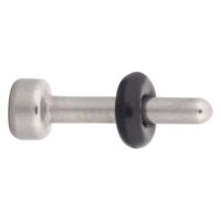 Silberner Bullet Septum aus Chirurgenstahl Silberner Bullet Septum Piercing mit schwarzem Ring auf weißem Hintergrund