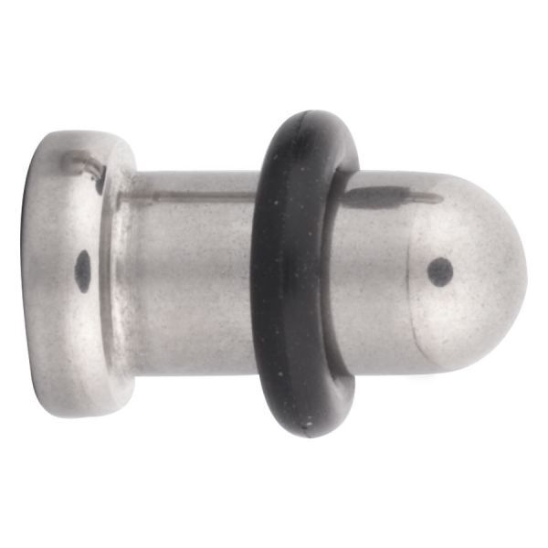 Bullet Septum Silber Piercing Chirurgenstahl Silbernes Bullet Septum Piercing aus Chirurgenstahl mit schwarzem Ring auf weißem Hintergrund