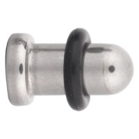 Silberner Bullet Septum Piercing Silberner Bullet Septum aus Chirurgenstahl mit schwarzem Ring auf weißem Hintergrund