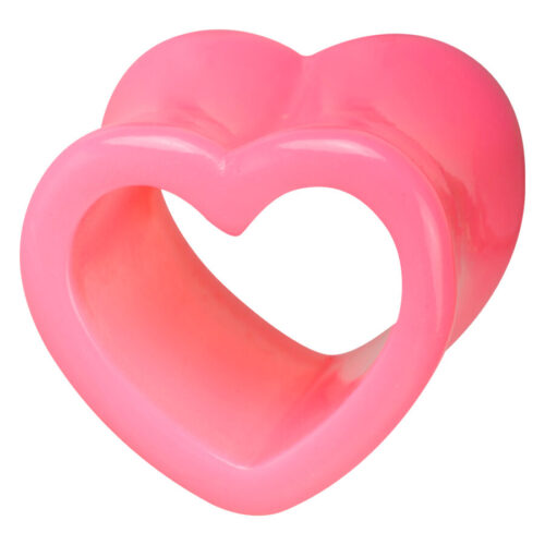 Rosa Herz Tunnel Piercing aus Acryl, 8,0 mm groß, auf weißem Hintergrund