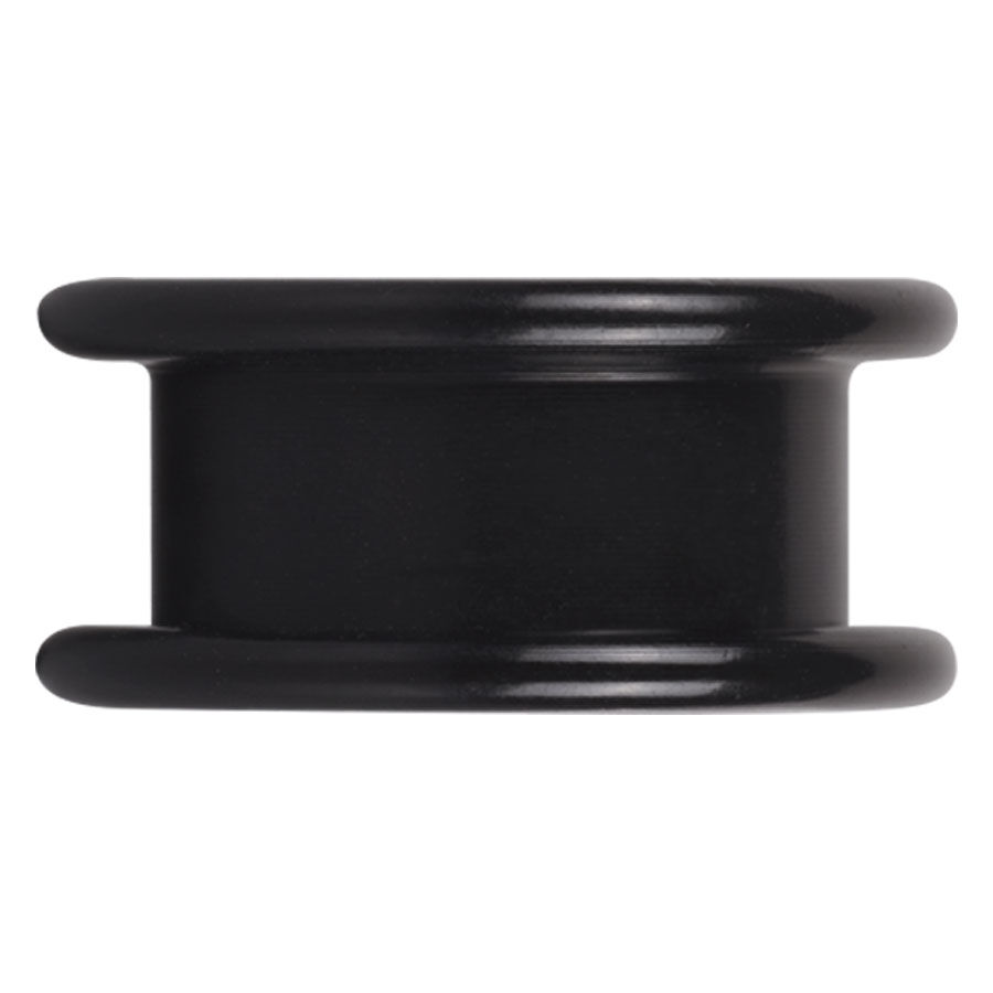 Schwarzer Acryl Tunnel in runder Form auf weißem Hintergrund