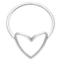 Silberner Herzring aus Chirurgenstahl auf weißem Hintergrund