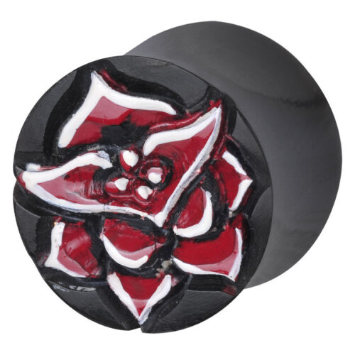 Schwarzer Buffalo Horn Plug mit roter und weißer Rosenverzierung auf grauem Hintergrund