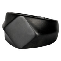 Schwarzer Edges Ring aus Chirurgenstahl, 19 mm Mattschwarzer Ring aus Chirurgenstahl mit geometrischem Design auf weißem Hintergrund