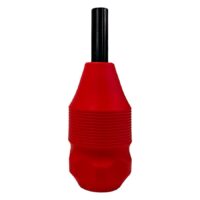 Roter 30mm Gripped Cartridge mit schwarzem Stift auf weißem Hintergrund