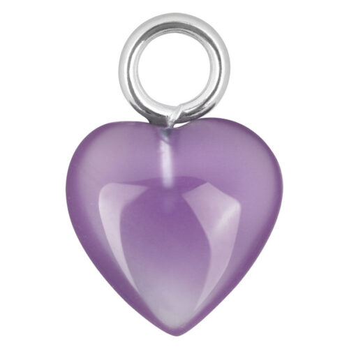 Lila Herzanhänger aus Chirurgenstahl 316L auf weißem Hintergrund