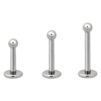 Silberne Caviar Labrets aus Titan vor weißem Hintergrund