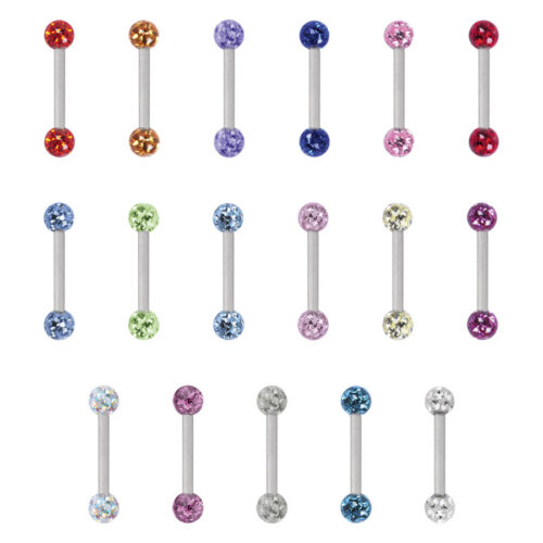 Verschiedene farbige Piercing Stäbe mit Kristallen auf weißem Hintergrund