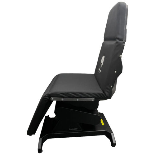 Schwarzer Lemi Stuhl aus Kunstleder und Aluminium auf weißem Hintergrund