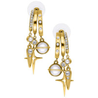 Goldene Pearl Starlight Ohrstecker mit Strass Goldene Ohrstecker mit Perlen und Strasssteinen auf weißem Hintergrund