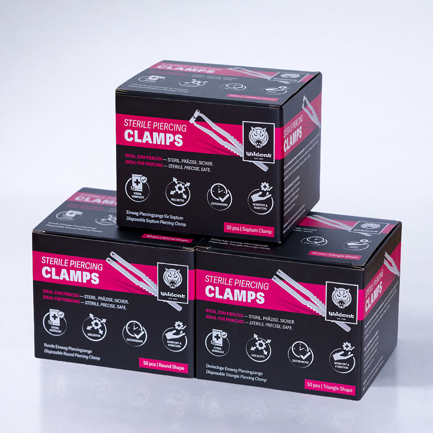 Drei schwarze Boxen mit Aufschrift 'Sterile Piercing Clamps' auf weißem Hintergrund
