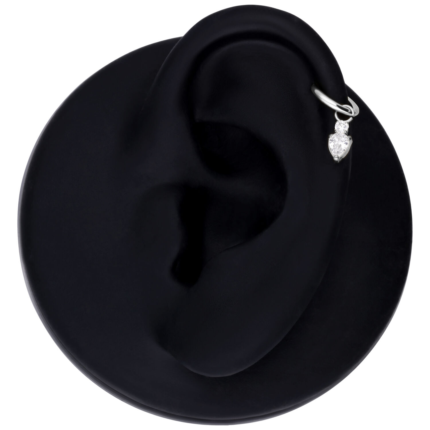 Mystic Crystal Piercing Anhänger in Silber Silberner Piercing Anhänger mit Kristall an schwarzem Ohrmodell