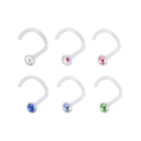 Sechs Nasenstecker aus Bioplast mit klaren, blauen und grünen Kristallen auf weißem Hintergrund