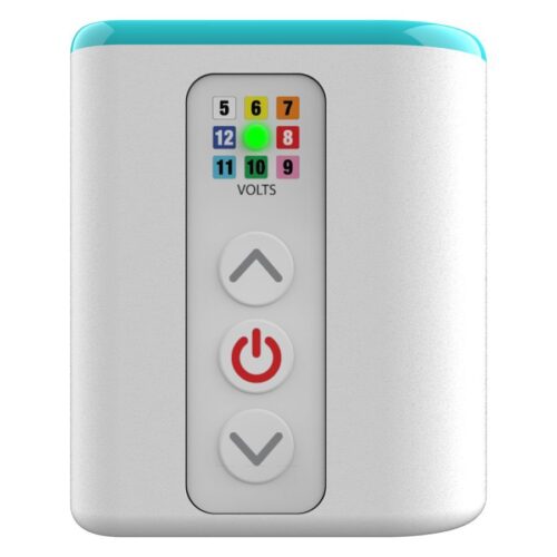 Weißer Akku mit LED-Anzeige und Tasten auf weißem Hintergrund