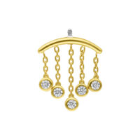 Goldener Helix Piercing-Aufsatz mit fünf klaren Kristallen auf weißem Hintergrund