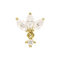 14K Gold Moissanit Lotus-Anhänger Goldener Lotus-Anhänger mit drei funkelnden Moissanit-Steinen auf weißem Hintergrund