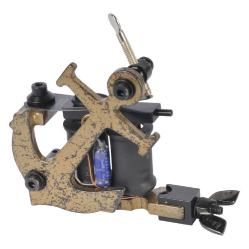 Goldene Tattoomaschine in Ankerform auf weißem Hintergrund