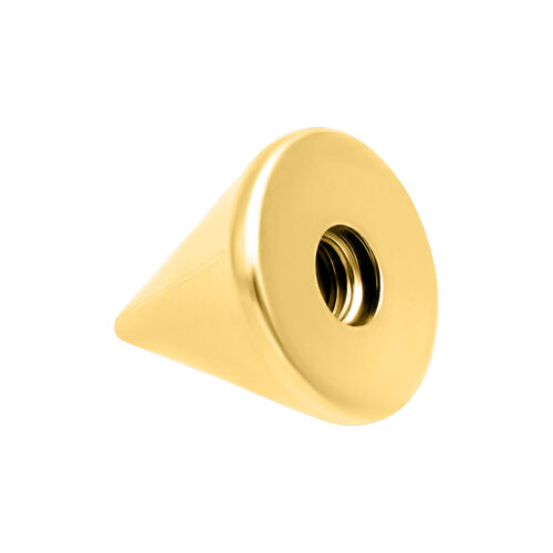 Konischer goldener Titan-Piercingaufsatz vor weißem Hintergrund