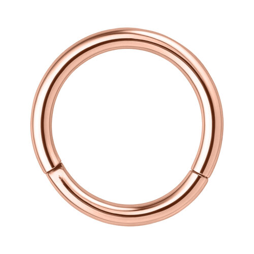 Roségoldener Segmentring aus Chirurgenstahl auf weißem Hintergrund, 0,8 mm Stärke, 6,0 mm Durchmesser