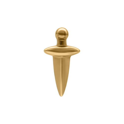 Goldener Piercing-Aufsatz in Dagger-Form auf weißem Hintergrund