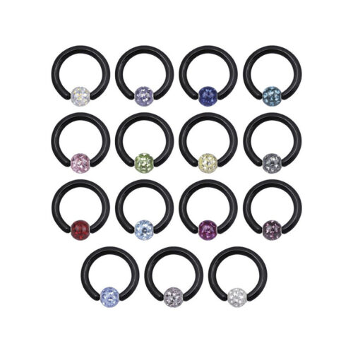 Schwarze Klemmkugelringe mit verschiedenen farbigen Kristallen auf weißem Hintergrund