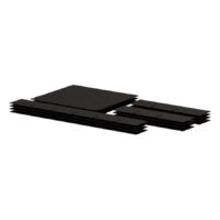 Schwarze Aluminium-Tattoo-Workstation auf weißem Hintergrund, flach ausgelegt