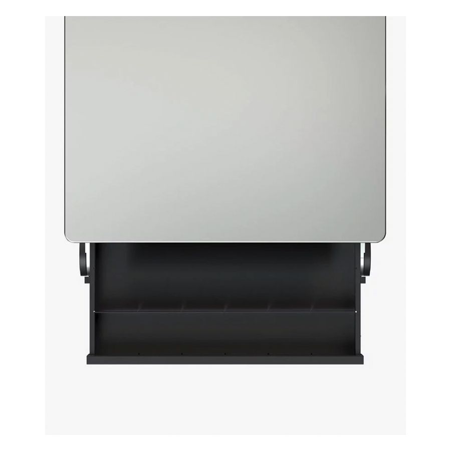 Schwarze Aluminium-Tattoo-Workstation auf weißem Hintergrund