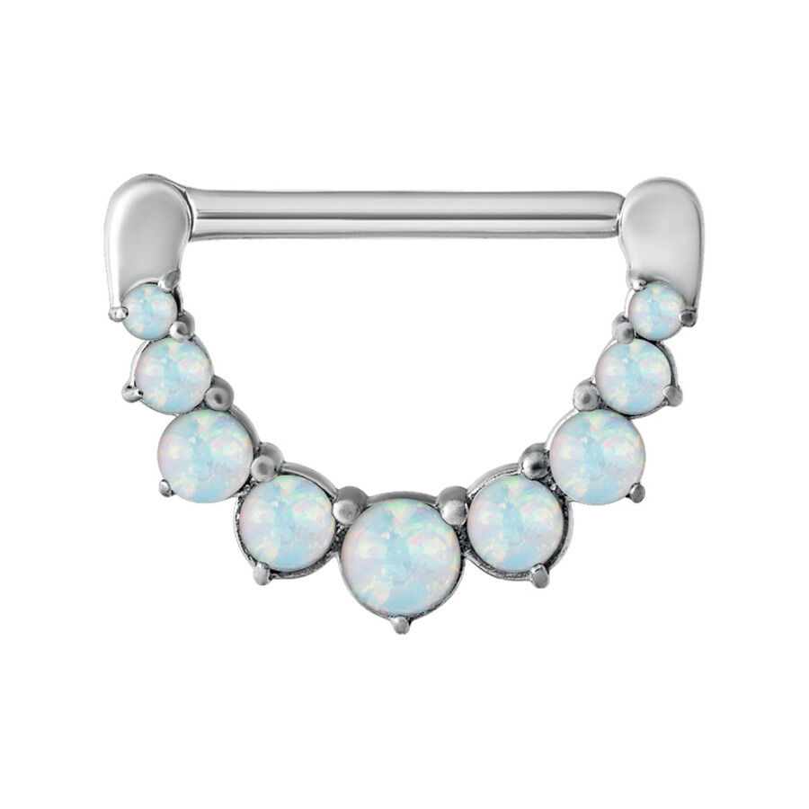 Silberfarbener Nipple Clicker mit sieben synthetischen Opalsteinen auf weißem Hintergrund