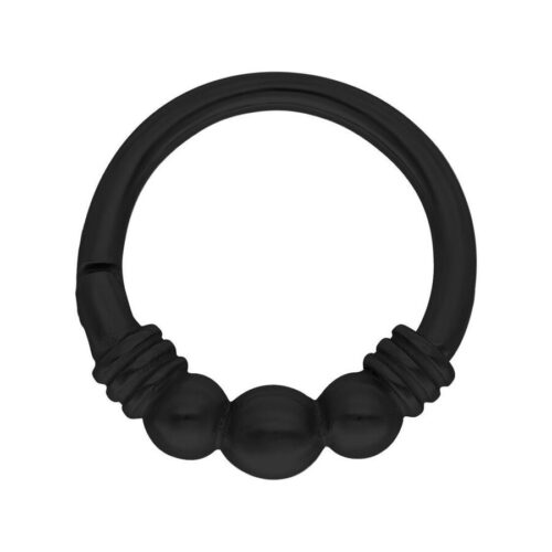 Schwarzer Metall-Clicker-Ring mit Kugel-Design auf weißem Hintergrund