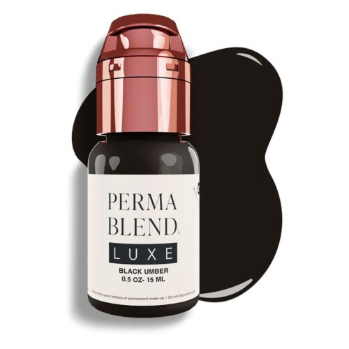 Perma Blend Luxe PMU Ink Flasche in Schwarz auf weißem Hintergrund