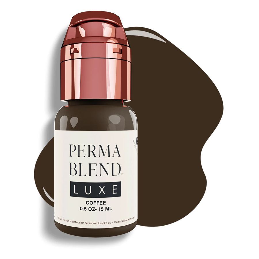 Braune PMU Tinte von Perma Blend in 15 ml Flasche mit kupferfarbenem Deckel auf weißem Hintergrund