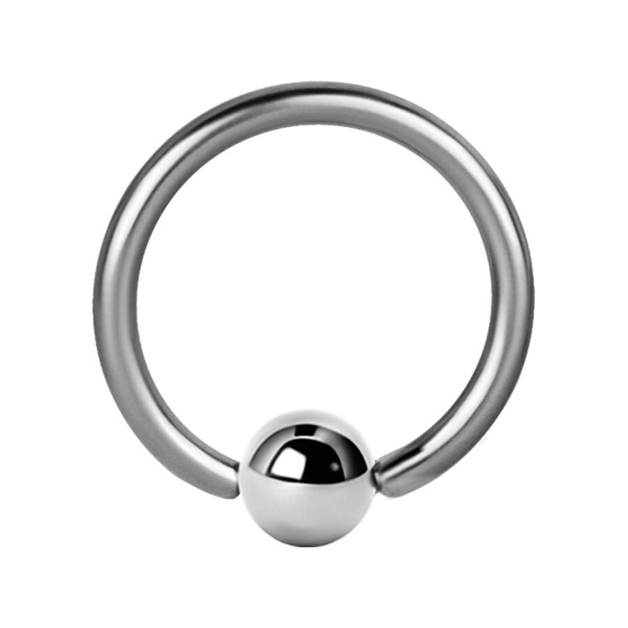 Silberner Continuous Ring aus Chirurgenstahl Silberner Piercing-Ring aus Chirurgenstahl mit Kugelverschluss, auf weißem Hintergrund