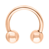 Roségoldener Circular Barbell aus Titan auf weißem Hintergrund