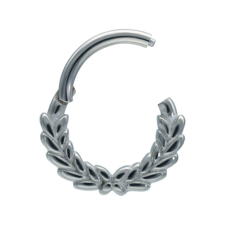 Silberner Wreath Clicker Piercingring Silberner Piercingring mit Kranzdesign auf weißem Hintergrund