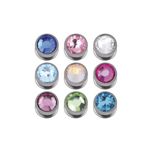 Neun silberne Skindiver mit farbigen Kristallen auf weißem Hintergrund